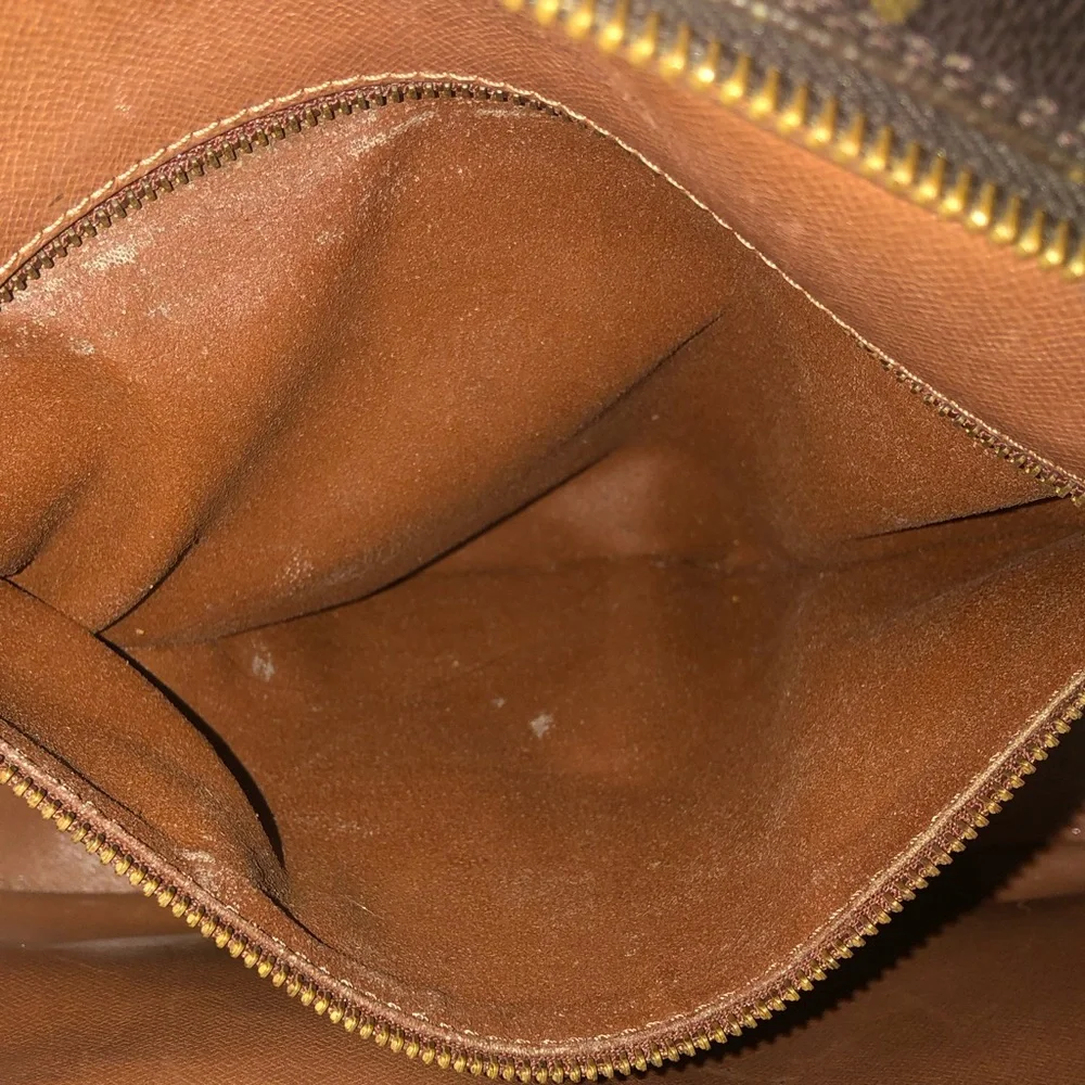 LOUIS VUITTON Nile MM Monogram Messenger Bag COMES WITH: LV Dust Bag COA TH8902